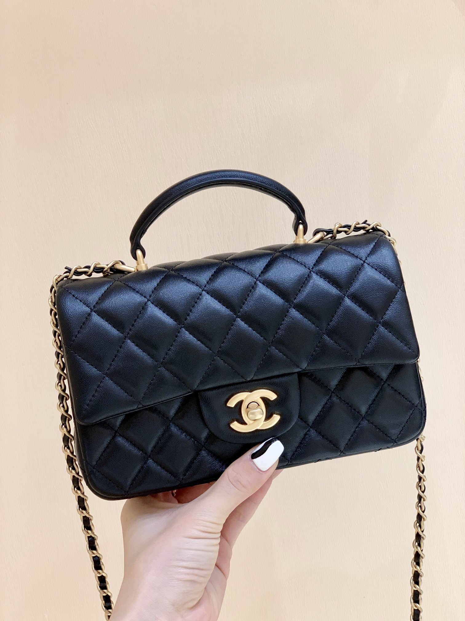 Chanel CF大mini带手腕版本珠光羊皮 AS2431黑色