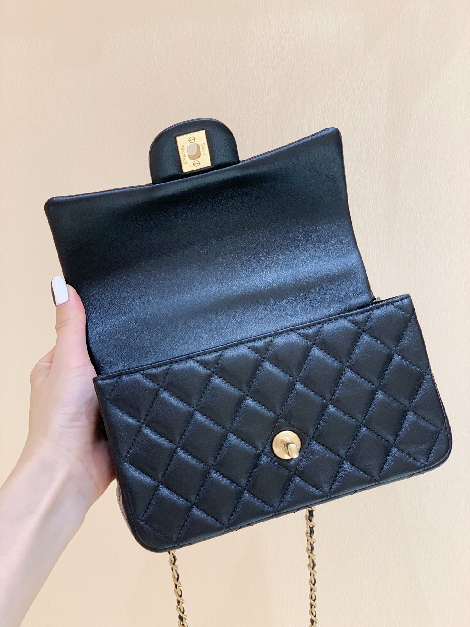 Chanel CF大mini带手腕版本珠光羊皮 AS2431黑色