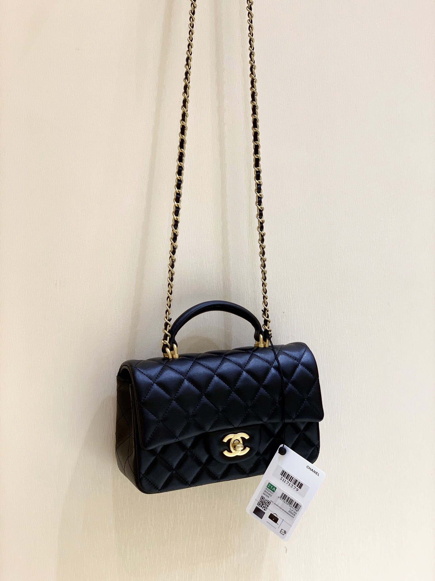 Chanel CF大mini带手腕版本珠光羊皮 AS2431黑色