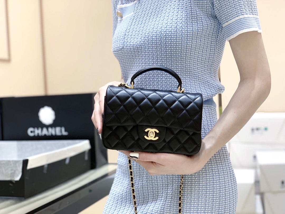 Chanel CF大mini带手腕版本珠光羊皮 AS2431黑色