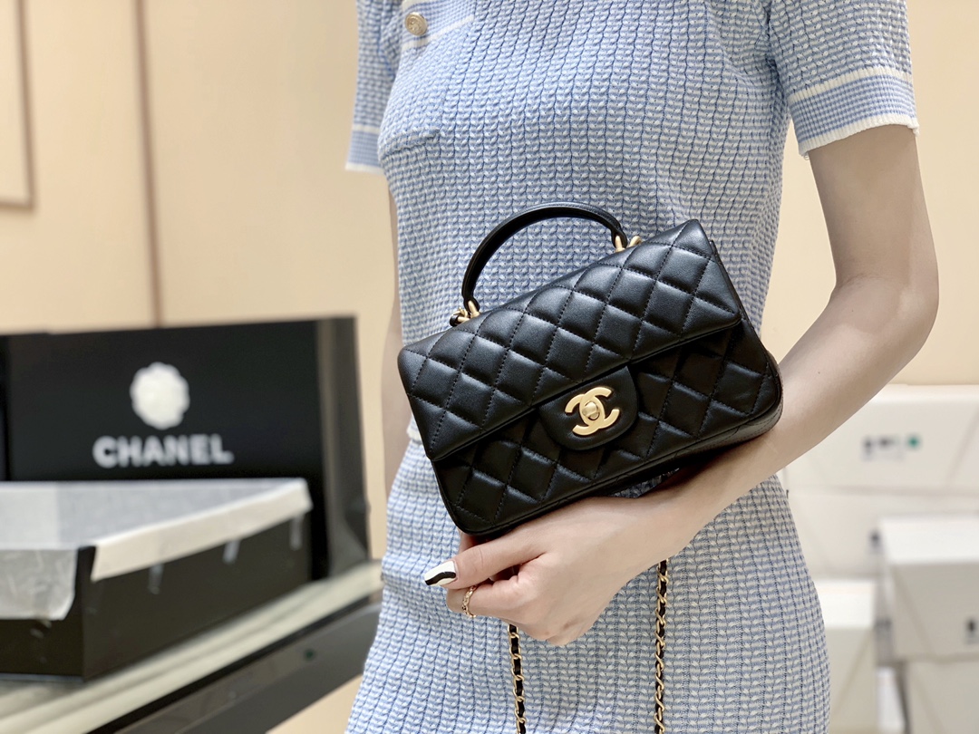 Chanel CF大mini带手腕版本珠光羊皮 AS2431黑色