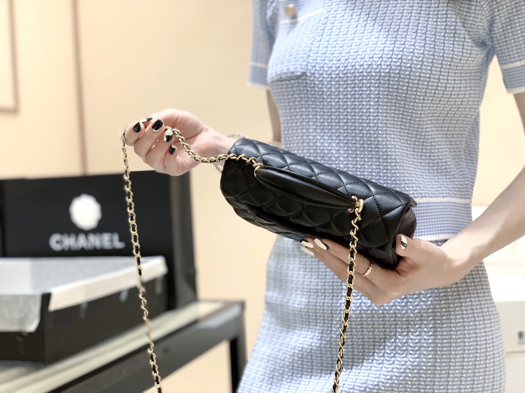 Chanel CF大mini带手腕版本珠光羊皮 AS2431黑色