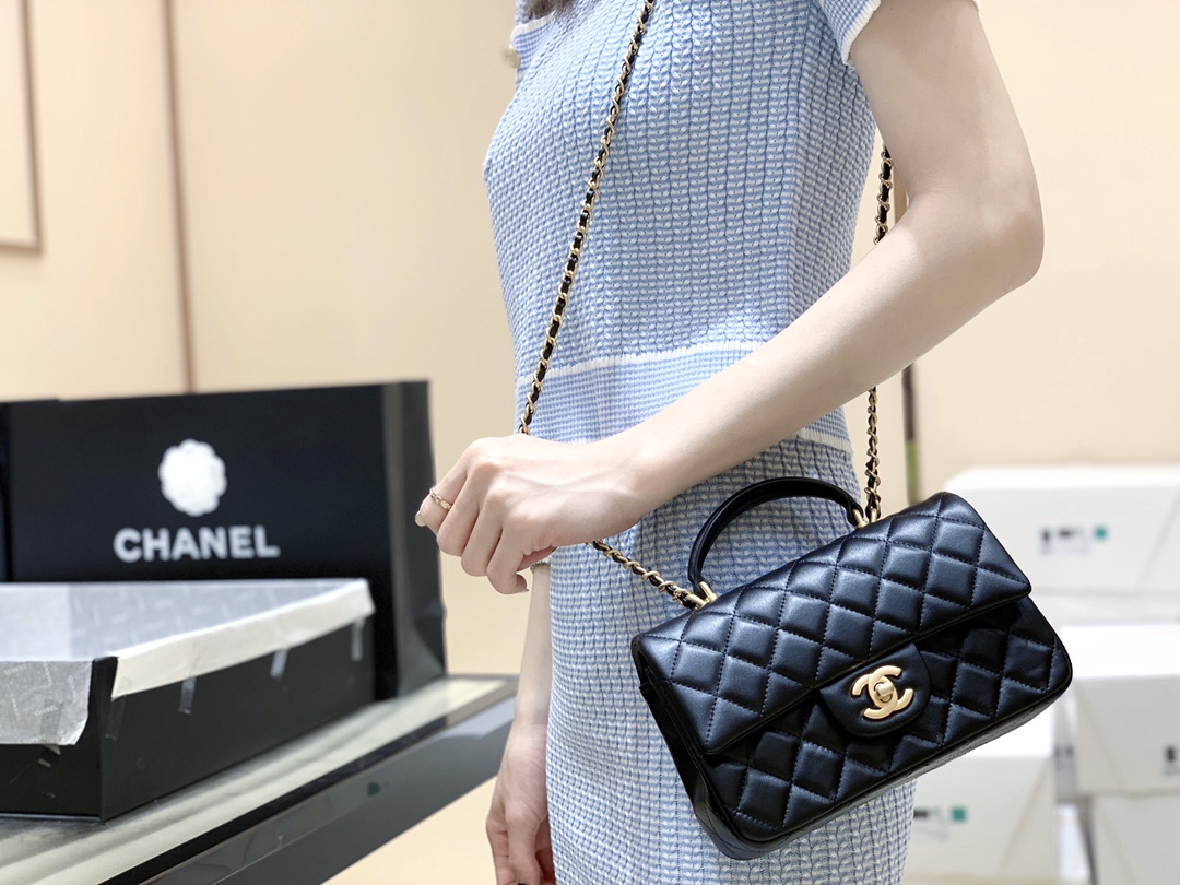 Chanel CF大mini带手腕版本珠光羊皮 AS2431黑色