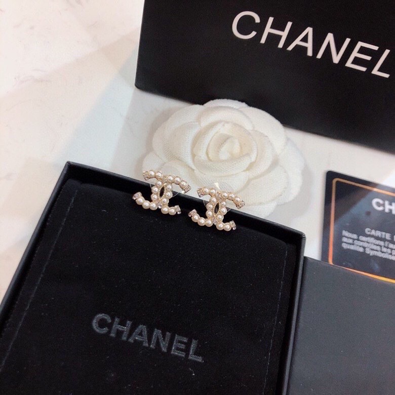 Chanel CHANEL 2021s系列 优雅、 、耳钉 的搭配 使你更加 华丽