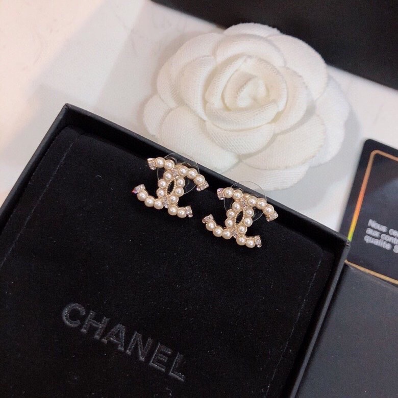 Chanel CHANEL 2021s系列 优雅、 、耳钉 的搭配 使你更加 华丽