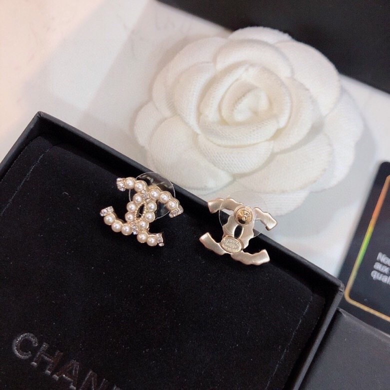 Chanel CHANEL 2021s系列 优雅、 、耳钉 的搭配 使你更加 华丽
