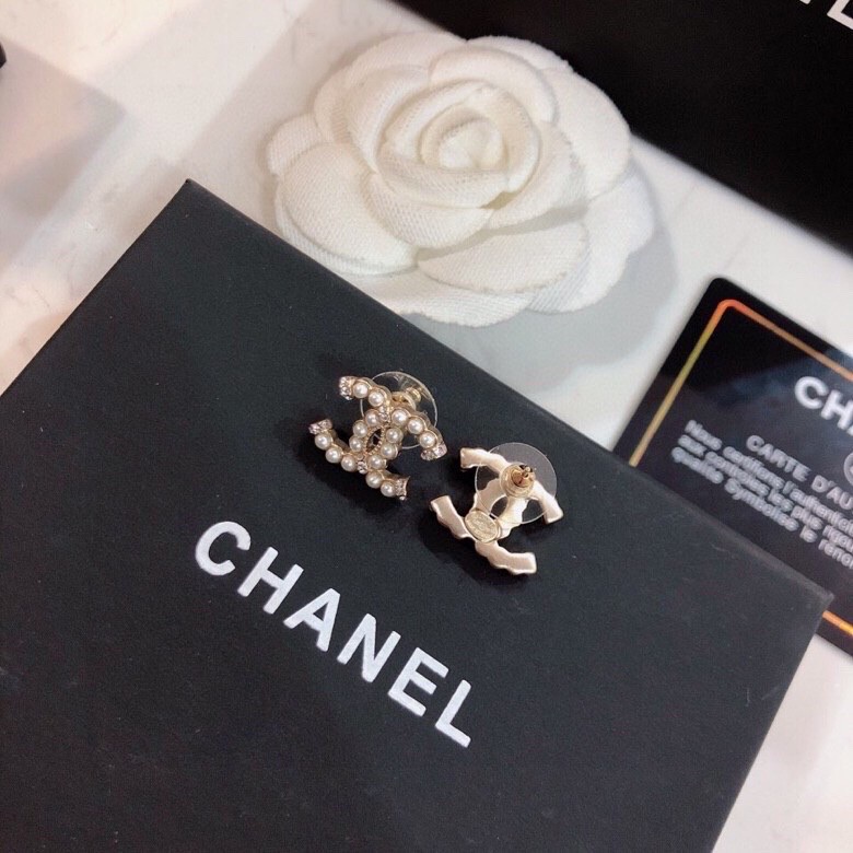 Chanel CHANEL 2021s系列 优雅、 、耳钉 的搭配 使你更加 华丽