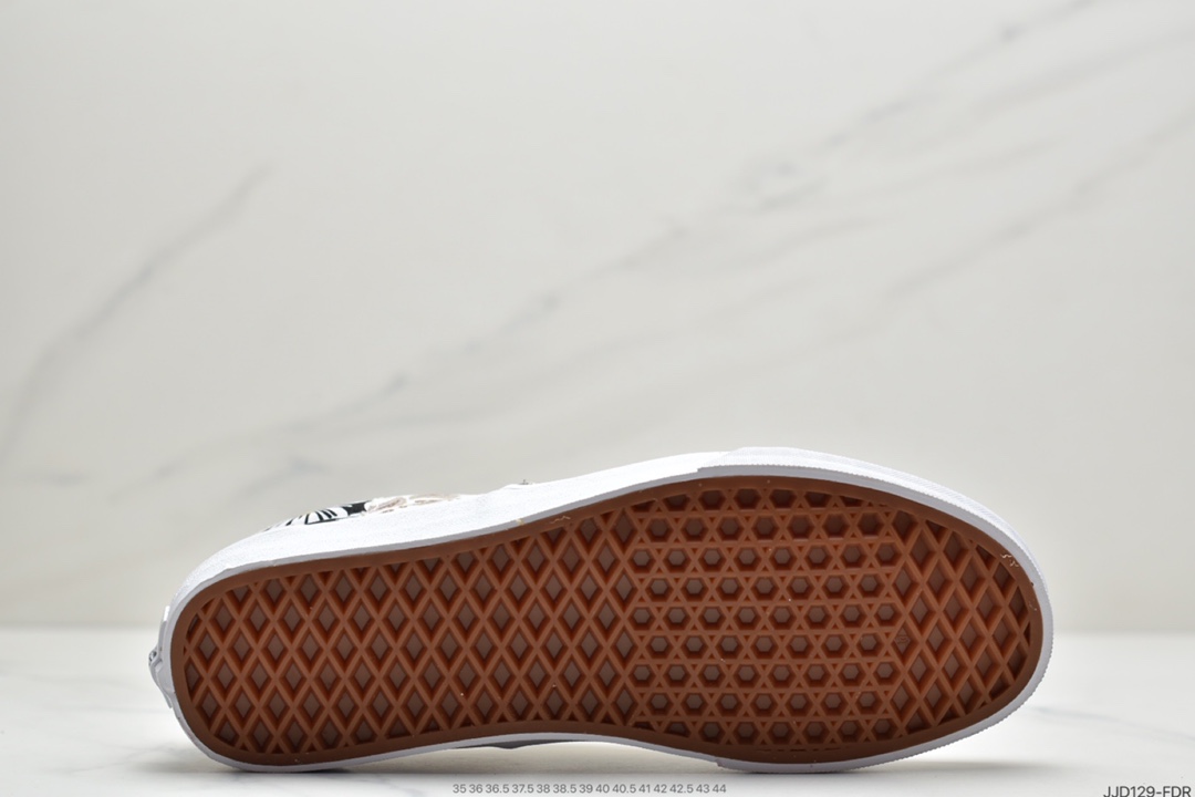 130 万斯Vans Era 万斯低帮帆布鞋卡通系列 Classic Slip-ON