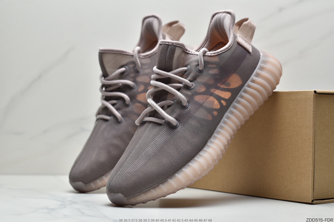 230 yeezy 350全透洞洞鞋 这款全新配色鞋身 GW2871