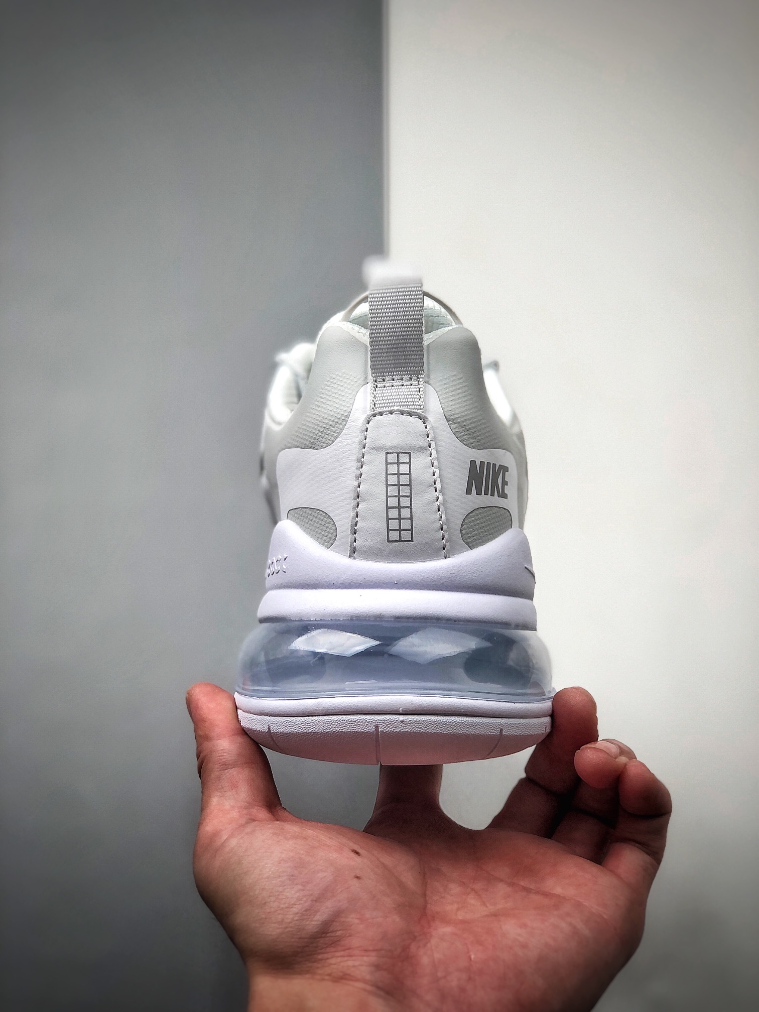 220   原装级别 Nike Air Max 270 React 半小掌气垫跑鞋 CV1632-100