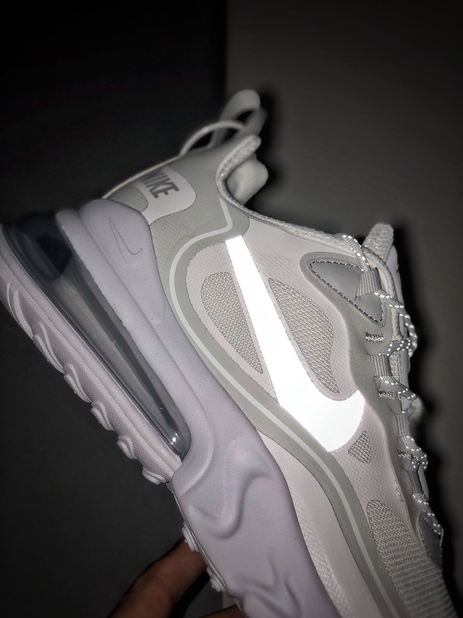 220   原装级别 Nike Air Max 270 React 半小掌气垫跑鞋 CV1632-100