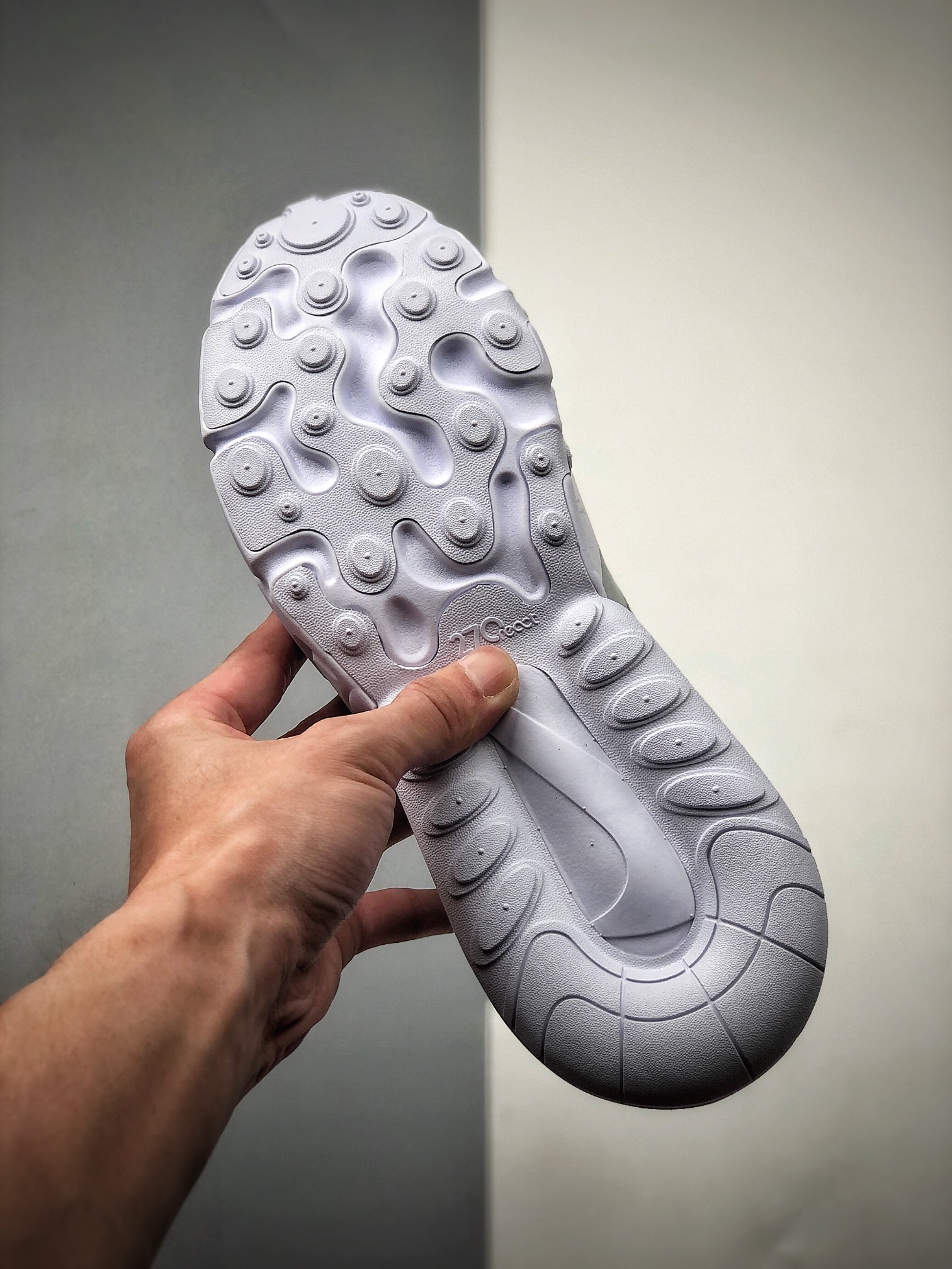 220   原装级别 Nike Air Max 270 React 半小掌气垫跑鞋 CV1632-100
