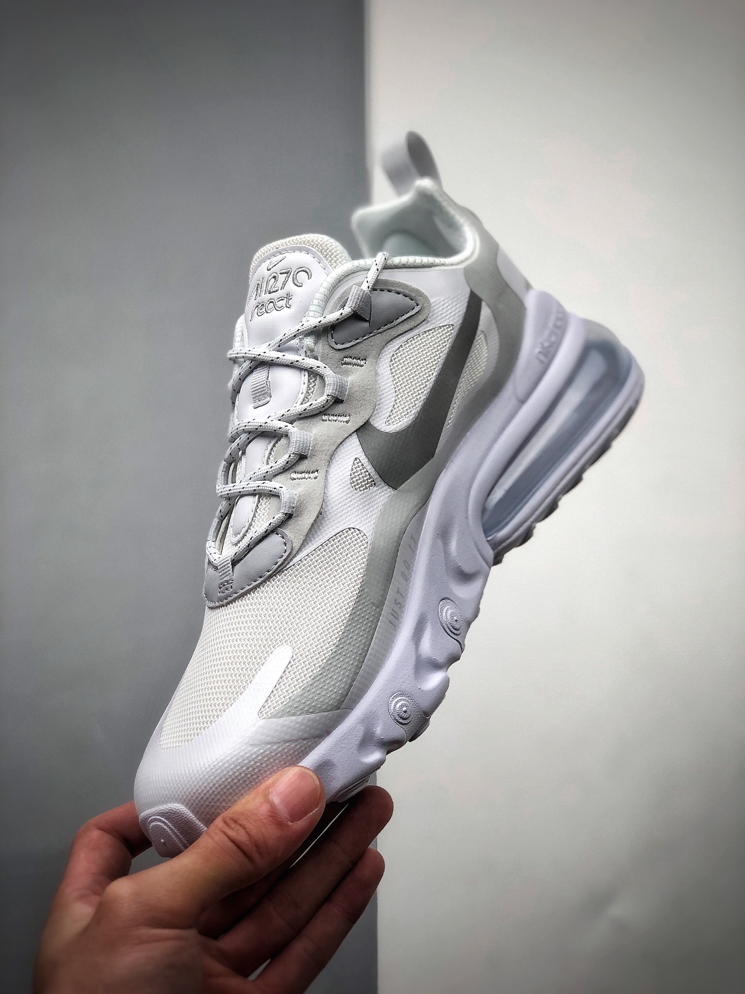 220   原装级别 Nike Air Max 270 React 半小掌气垫跑鞋 CV1632-100