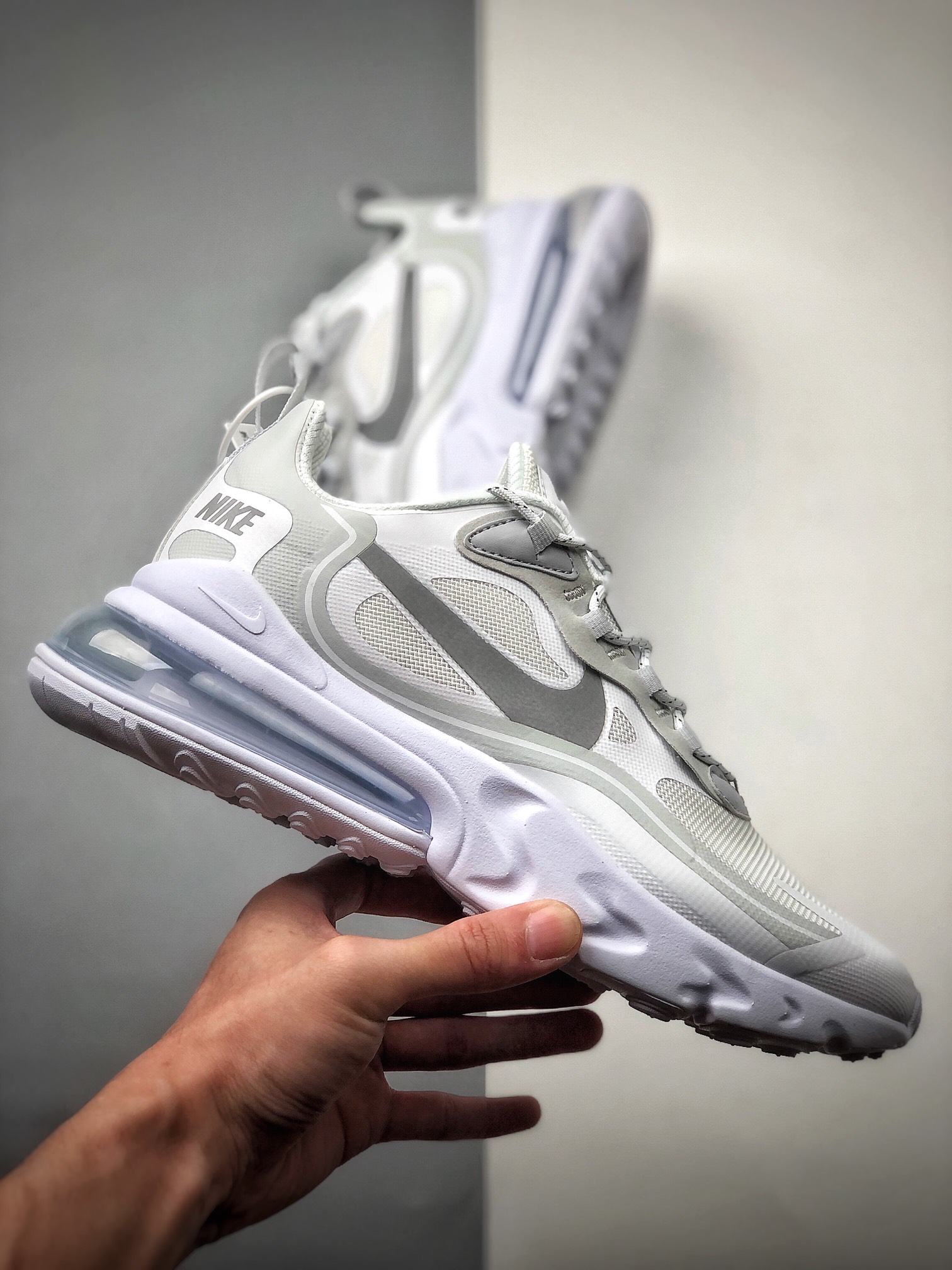 220   原装级别 Nike Air Max 270 React 半小掌气垫跑鞋 CV1632-100