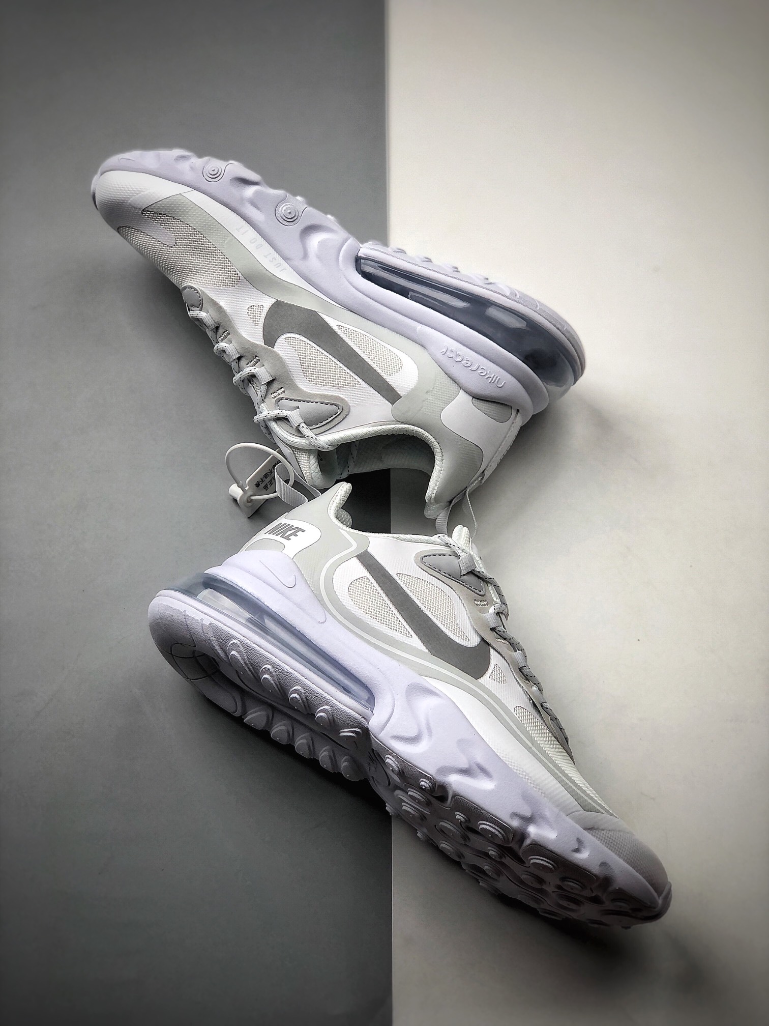 220   原装级别 Nike Air Max 270 React 半小掌气垫跑鞋 CV1632-100