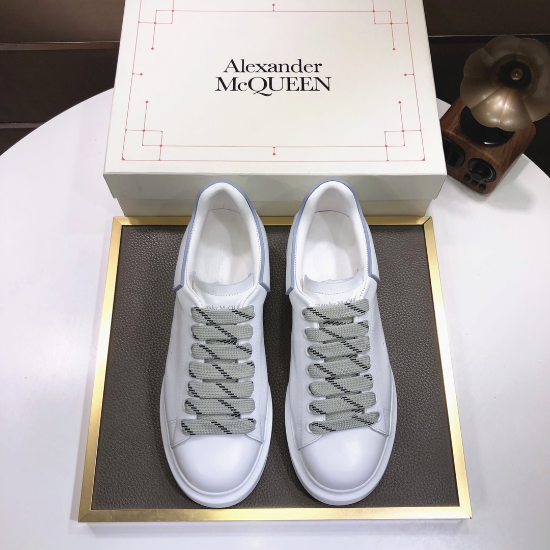 I5 市面高版本 MQUEEN  麦昆 Alexander McQueen  情侣款小白鞋 配色，官网同步发售想不出有任何理由不收它面料采用哑光头层牛皮面 最新材料，内里和垫脚是定制同面色的柔软水染羊皮 高端上档次原版大底 回弹度极佳 耐磨又舒适 鞋底厚4.5cm 标准码 35–44 45定做