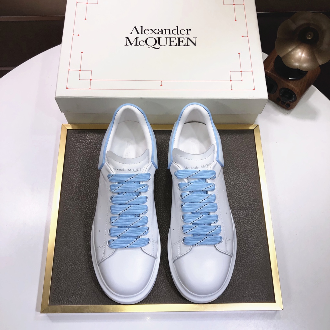 I5 市面高版本 MQUEEN  麦昆 Alexander McQueen  情侣款小白鞋 配色，官网同步发售想不出有任何理由不收它面料采用哑光头层牛皮面 最新材料，内里和垫脚是定制同面色的柔软水染羊皮 高端上档次原版大底 回弹度极佳 耐磨又舒适 鞋底厚4.5cm 标准码 35–44 45定做
