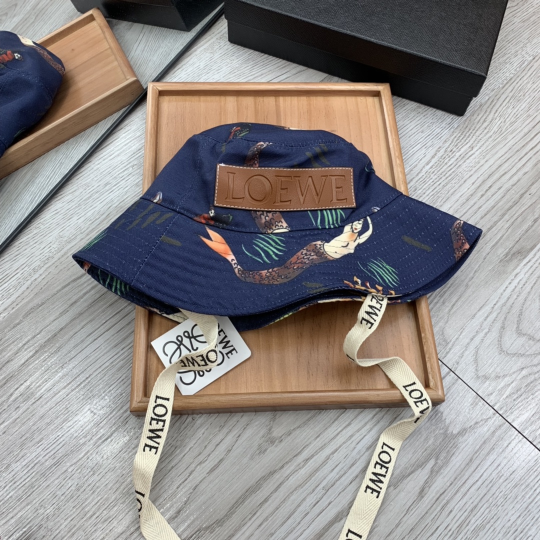 。LOEWE。王一博同款色原版料！田园风光渔夫帽！今年帽子第一流行趋势绝对是渔夫帽！今年的渔夫帽满目玲琅