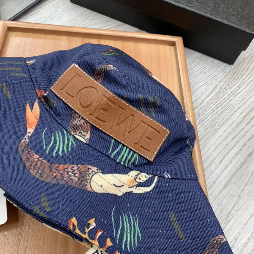 。LOEWE。王一博同款色原版料！田园风光渔夫帽！今年帽子第一流行趋势绝对是渔夫帽！今年的渔夫帽满目玲琅