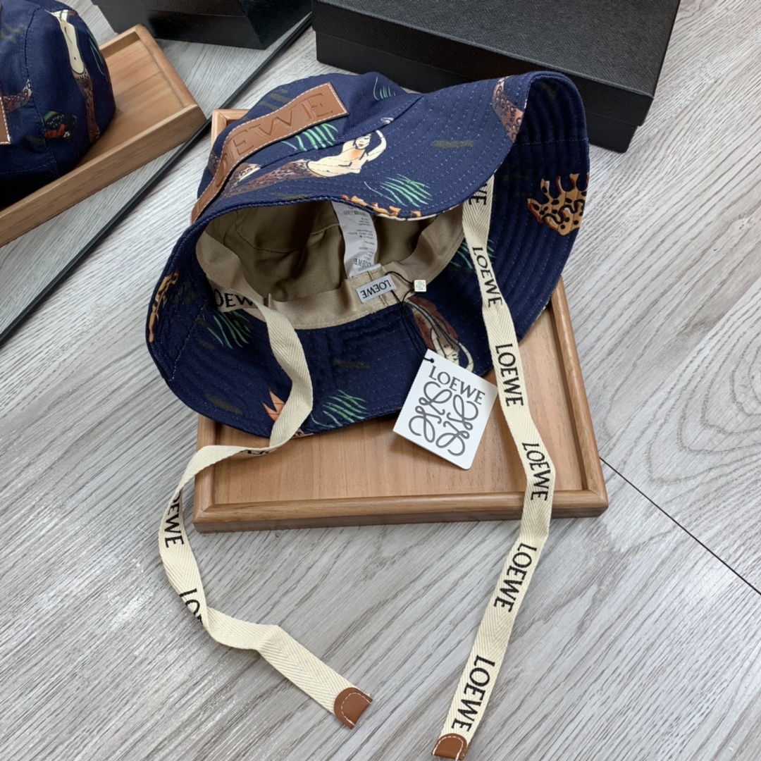 。LOEWE。王一博同款色原版料！田园风光渔夫帽！今年帽子第一流行趋势绝对是渔夫帽！今年的渔夫帽满目玲琅