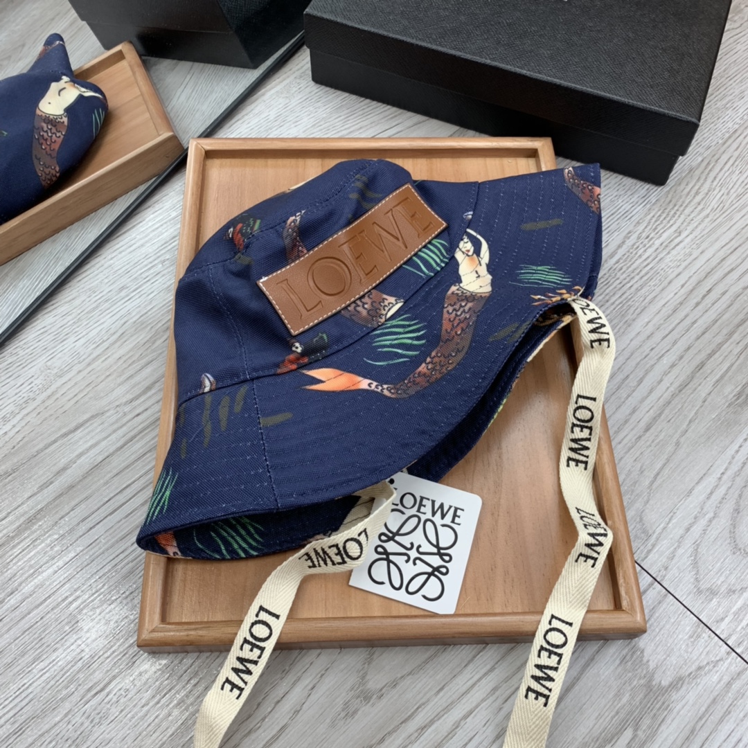 。LOEWE。王一博同款色原版料！田园风光渔夫帽！今年帽子第一流行趋势绝对是渔夫帽！今年的渔夫帽满目玲琅