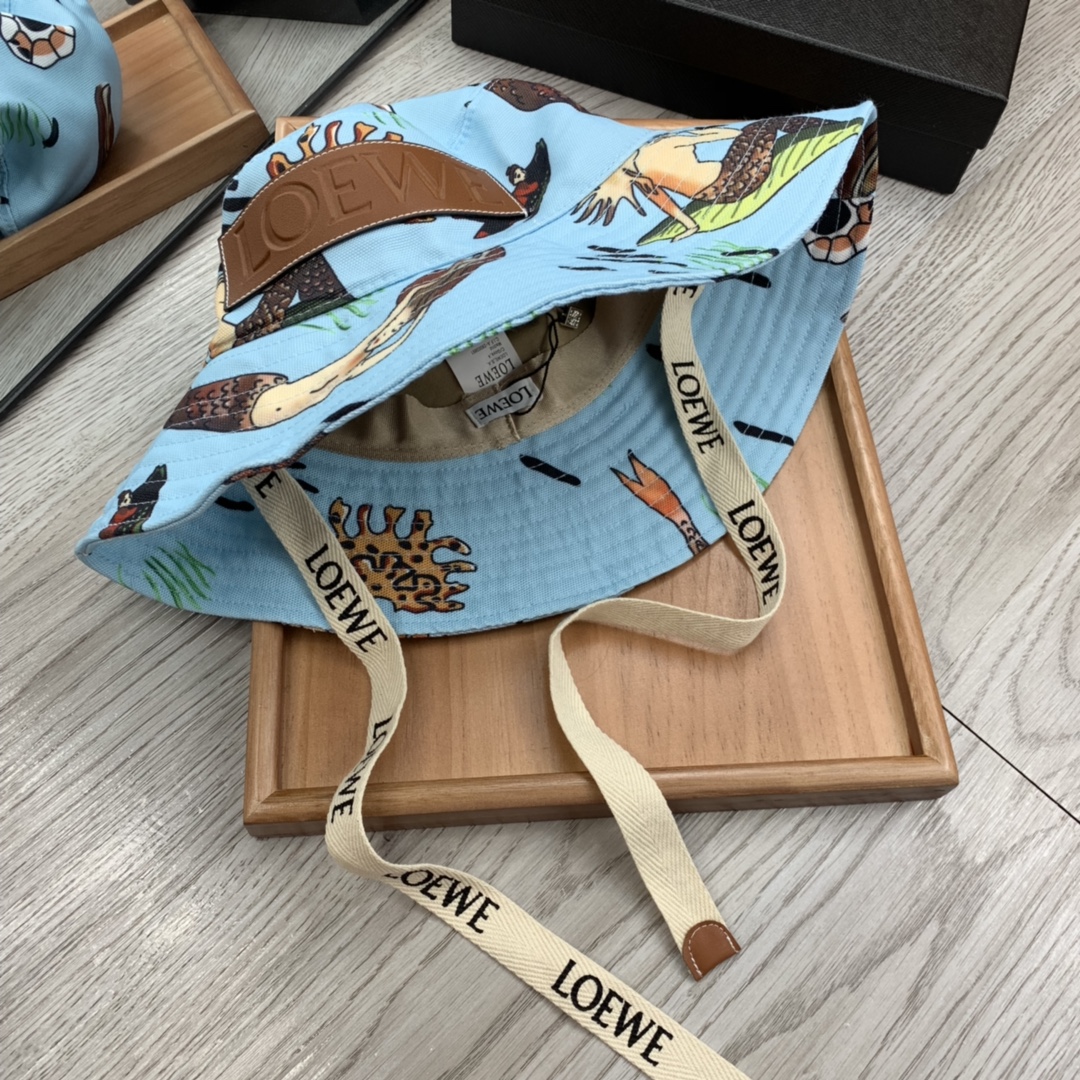 。LOEWE。斗鱼主播同款色原版料！田园风光渔夫帽！今年帽子第一流行趋势绝对是渔夫帽！今年的渔夫帽满目玲