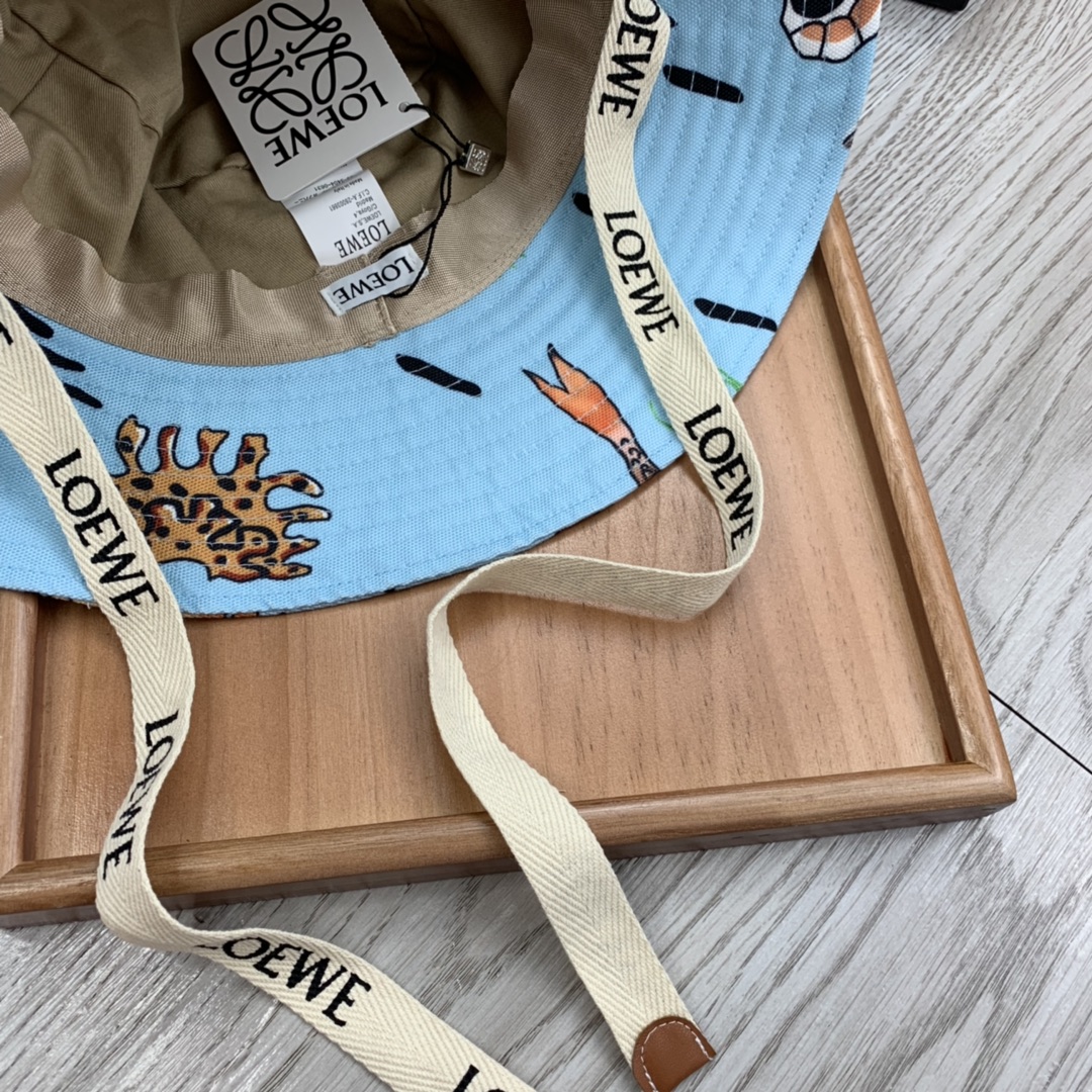 。LOEWE。斗鱼主播同款色原版料！田园风光渔夫帽！今年帽子第一流行趋势绝对是渔夫帽！今年的渔夫帽满目玲