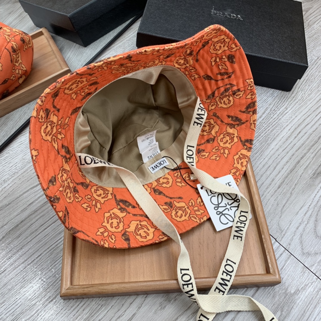 。LOEWE。程潇同款色原版料！田园风光渔夫帽！今年帽子第一流行趋势绝对是渔夫帽！今年的渔夫帽满目玲琅！