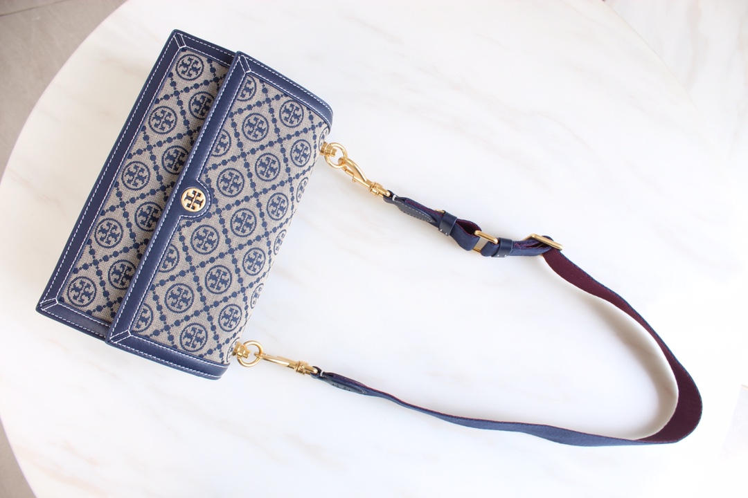 Tory Burch 大号——Tory burch2021春夏 风琴包 设计灵感源自德高宾夕法尼亚人传统缝工艺的 图案