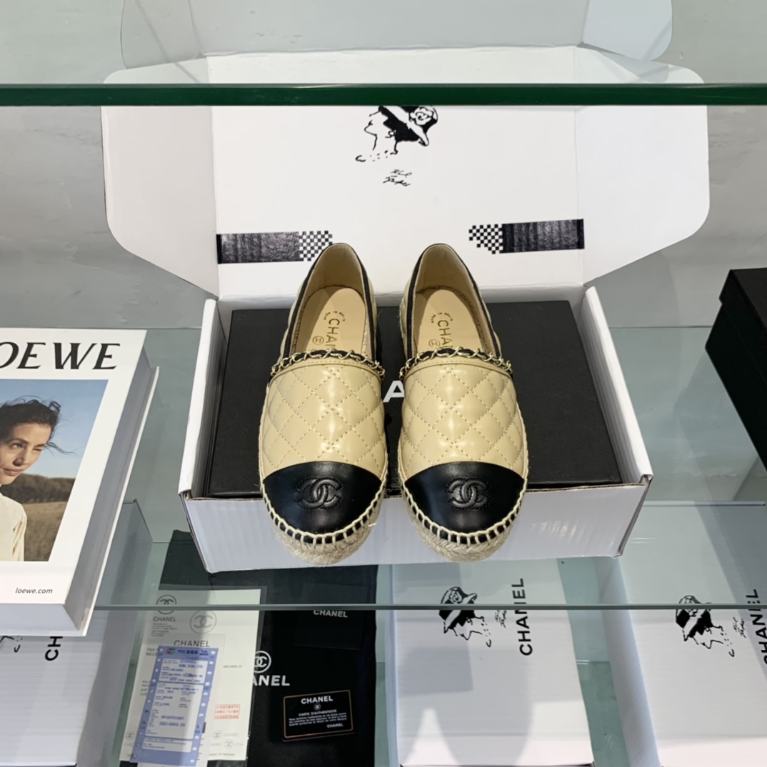 NO:129472,I'm sure my purchasing agent has the best color on the entire network, the highest version, Chanel Fisherman's Shoes counter latest packaging outer box size 35-40, fisherman's shoes, chanel, espadrilles19860909认准我家代购外包装全网颜色最齐 版本最高 香奈儿渔夫鞋专柜最新包装外盒码35-40,渔夫鞋,chanel,espadrilles,Women's Shoes