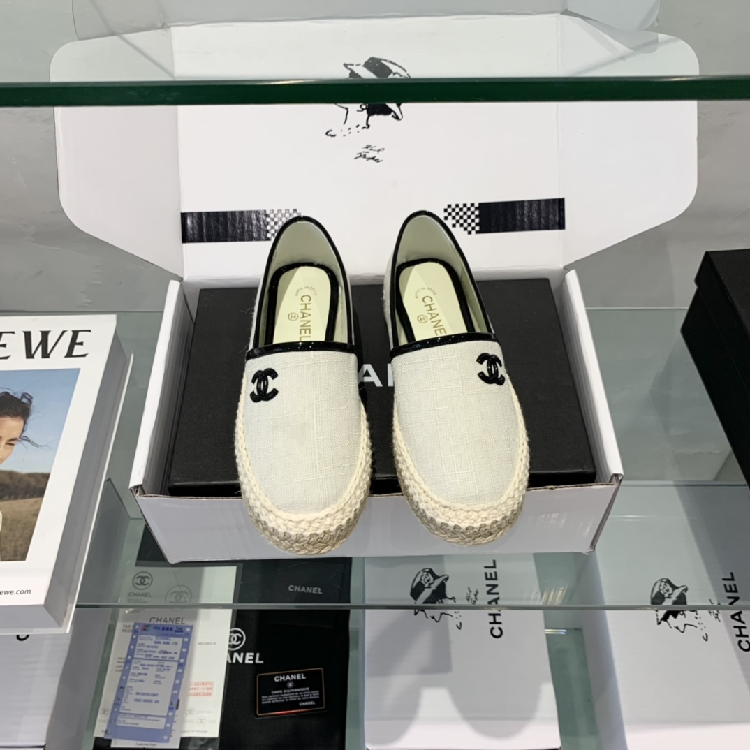 NO:129479,I'm sure my purchasing agent has the best color on the entire network, the highest version, Chanel Fisherman's Shoes counter latest packaging outer box size 35-40, fisherman's shoes, chanel, espadrilles19860909认准我家代购外包装全网颜色最齐 版本最高 香奈儿渔夫鞋专柜最新包装外盒码35-40,渔夫鞋,chanel,espadrilles,Women's Shoes