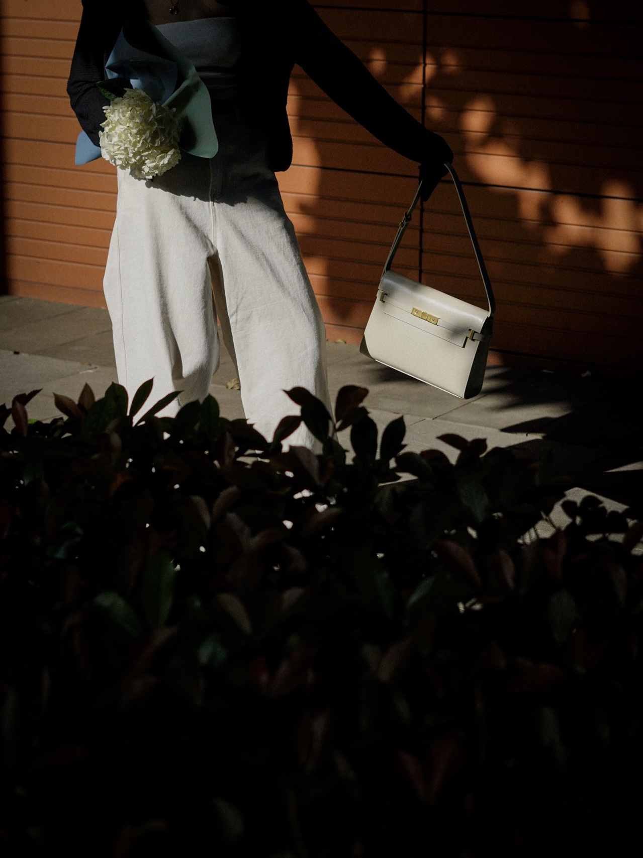 Ysl 𝑴𝒂𝒏𝒉𝒂𝒕𝒕𝒂𝒏 29CM曼哈顿法棍包 579271白色牙签纹金扣