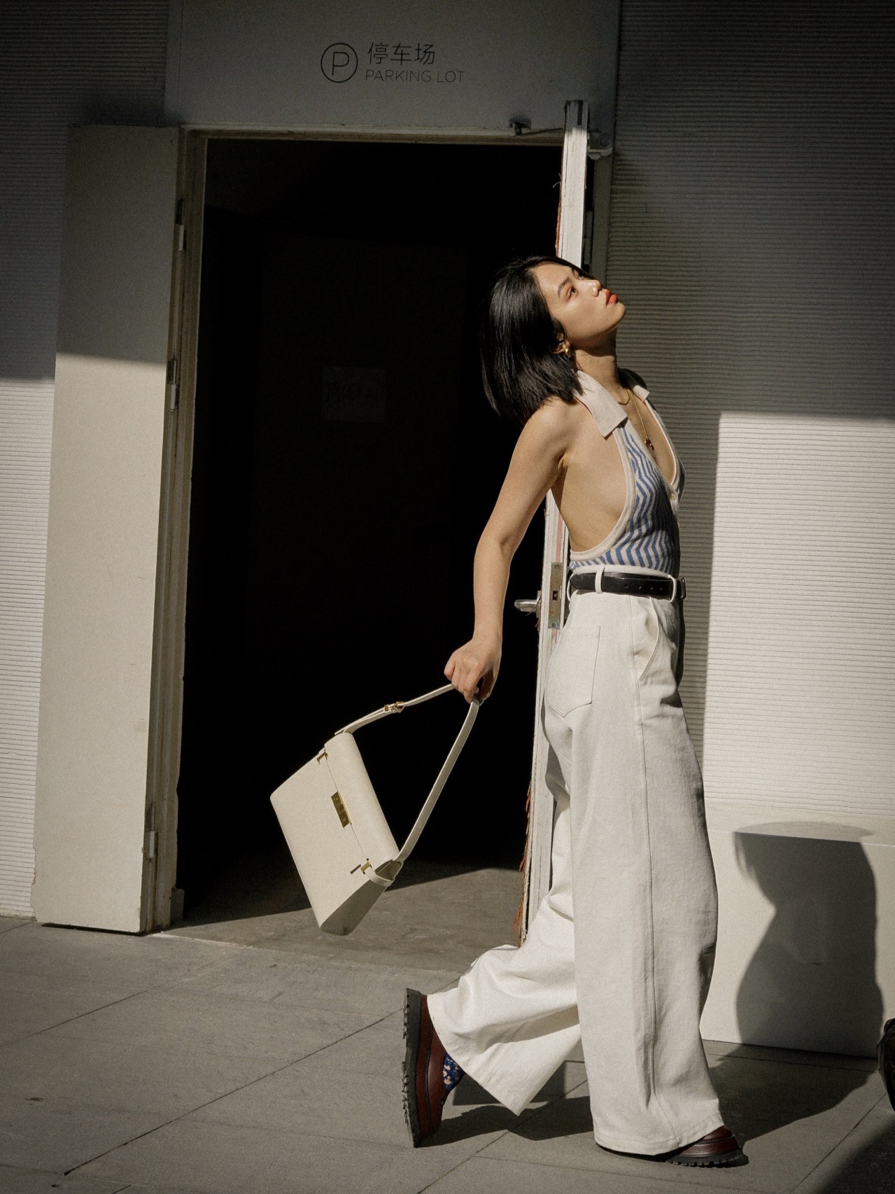 Ysl 𝑴𝒂𝒏𝒉𝒂𝒕𝒕𝒂𝒏 29CM曼哈顿法棍包 579271白色牙签纹金扣