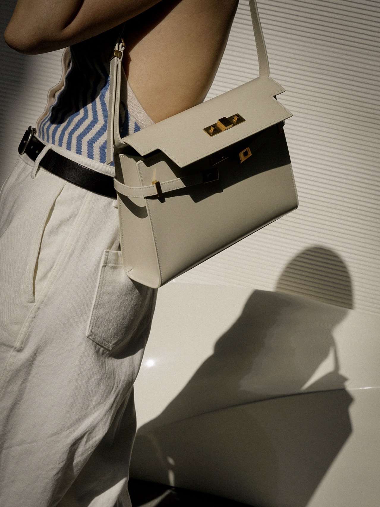 Ysl 𝑴𝒂𝒏𝒉𝒂𝒕𝒕𝒂𝒏 29CM曼哈顿法棍包 579271白色牙签纹金扣