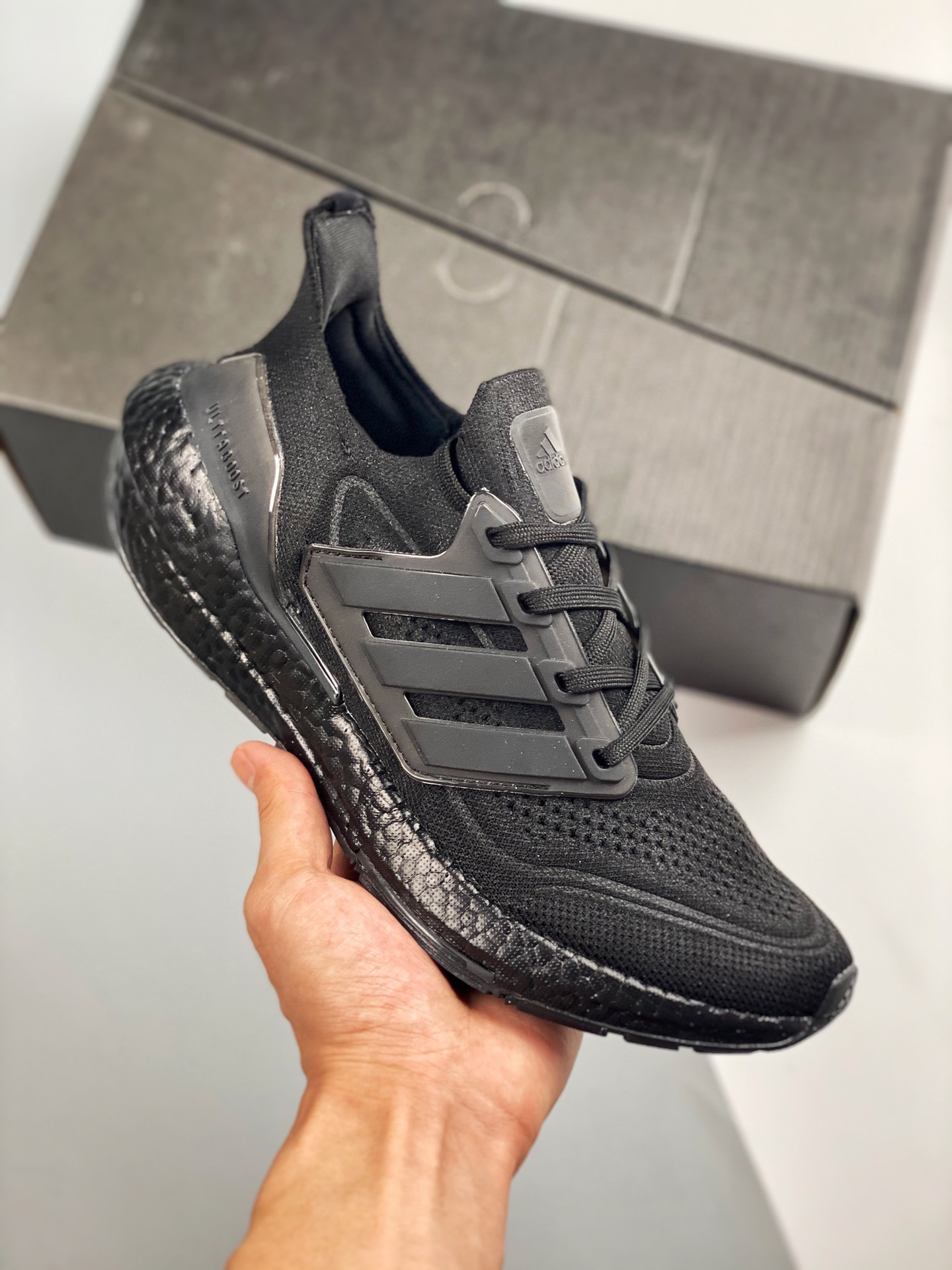 Ultra Boost 7.0 Todo negro Disponible en tiendas Lanzamiento real fotografiado En comparación con el anterior, aumenta …