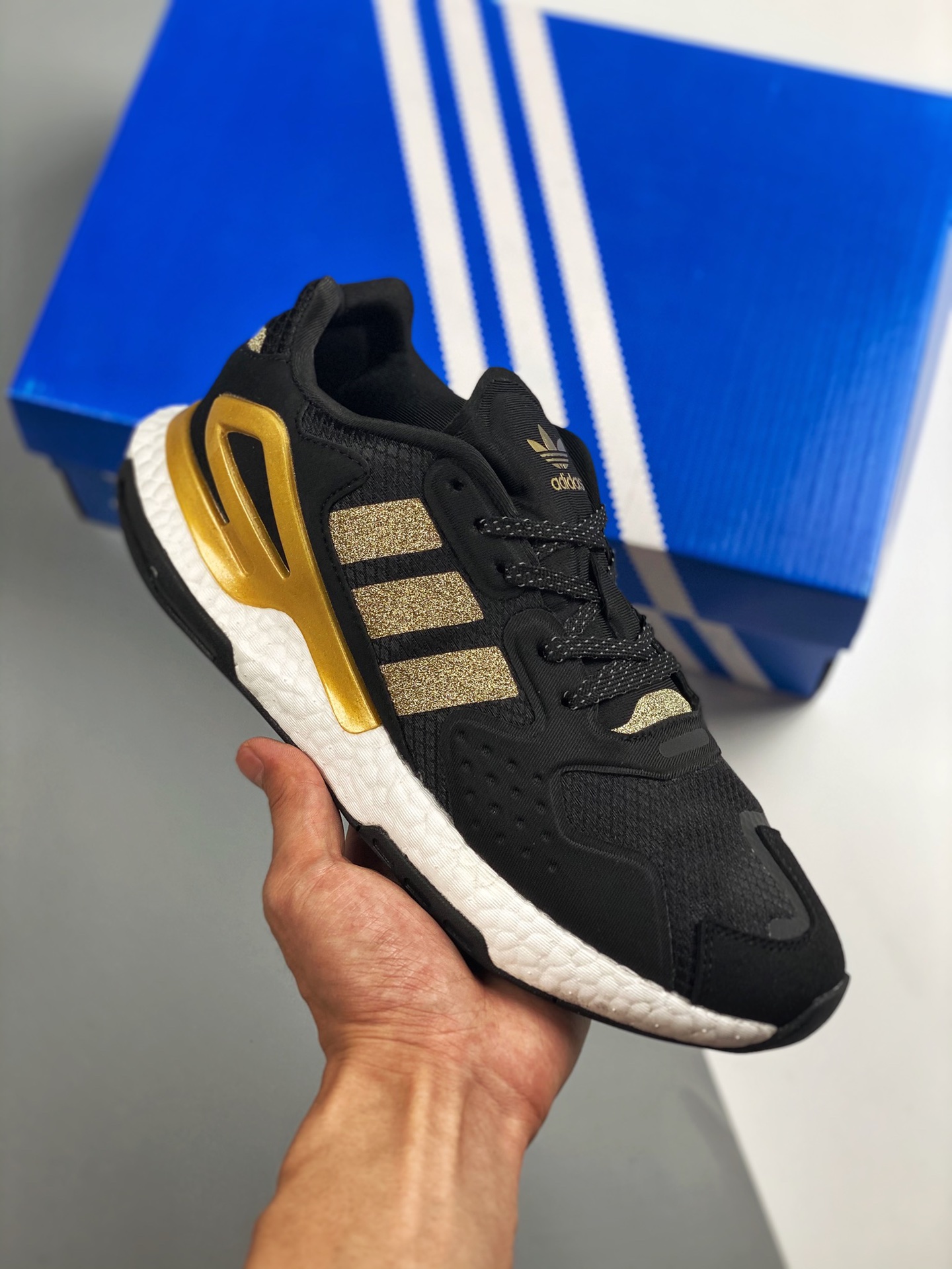 Adidas Day Jogger Negro y dorado Night Walker Mismo modelo clásico de Eason Chan Número de artículo: FW4840 Tallas: 36-…