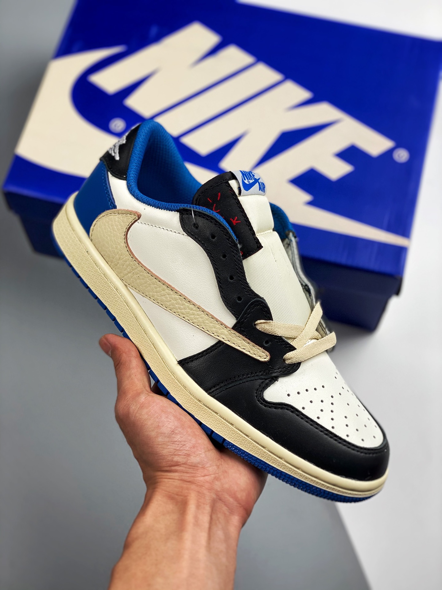 Fragment x Travis Scott x Air Jordan 1 Low Colaboración Triple con Swoosh Invertido Caña Baja Primer Lanzamiento con Fo…