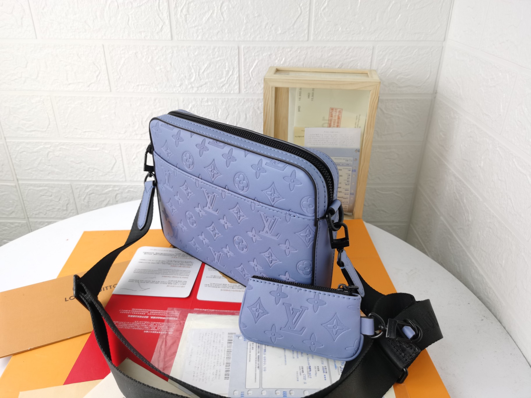 全皮圧花の男士郵差包 - スタイリッシュな信使包