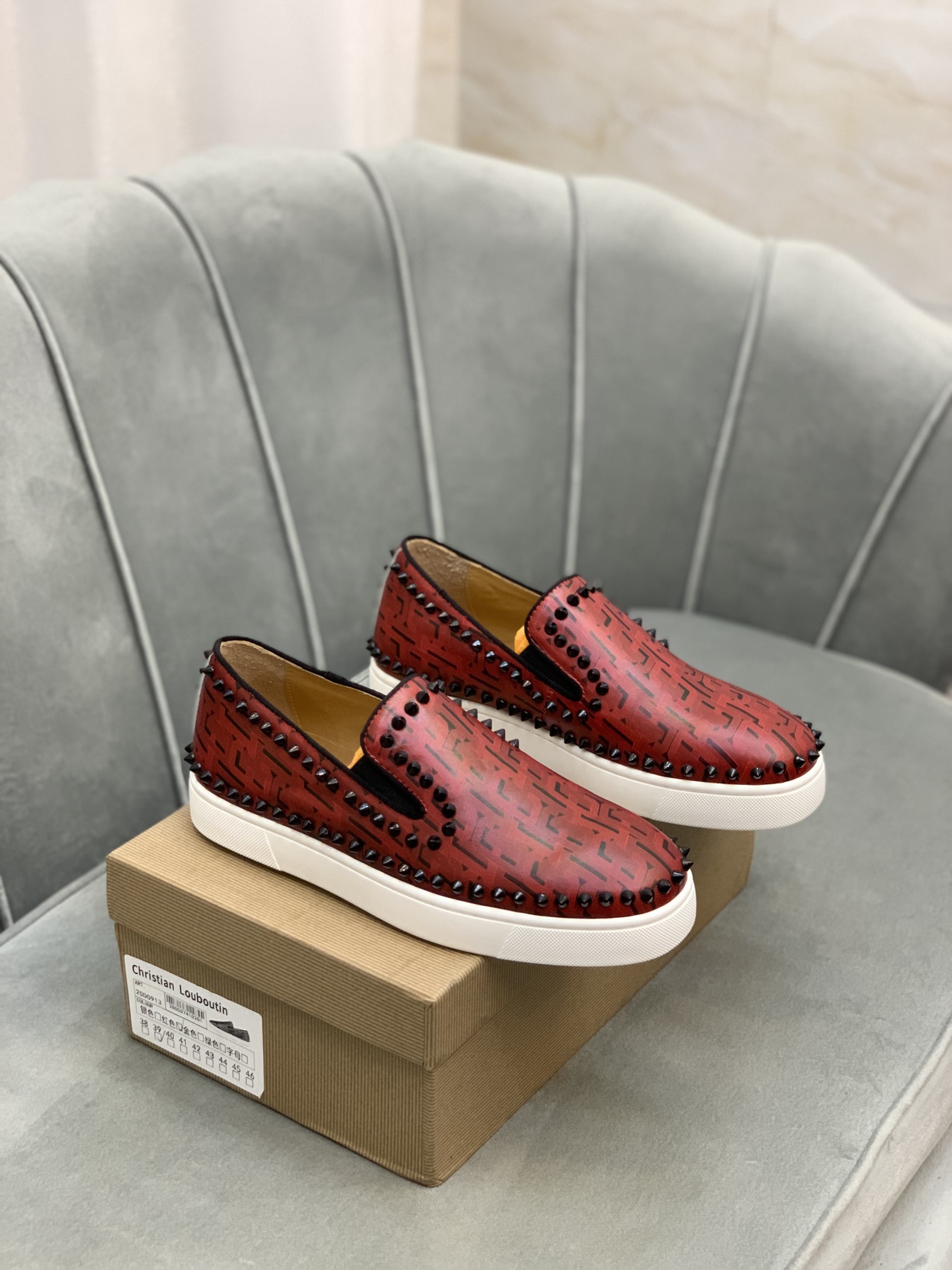 Precio de venta: P230 Marca: CL Red Bottom Shoes* "Christy Rubble*" Un estribo positivo! RUBU *" est