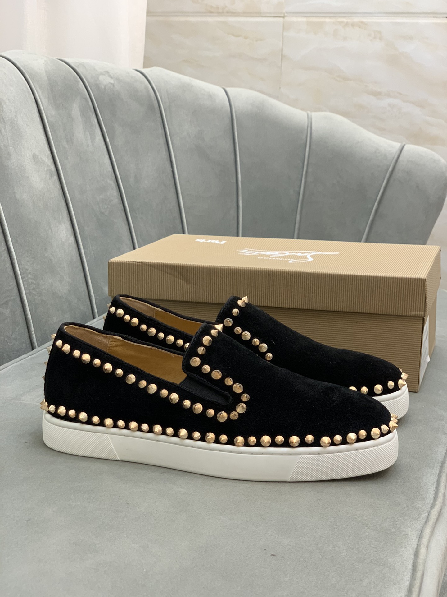 Precio de venta: P230 Marca comercial: CL Red Bottom Shoes* Estribos "Christy Rubble*". RUBU *" Estr
