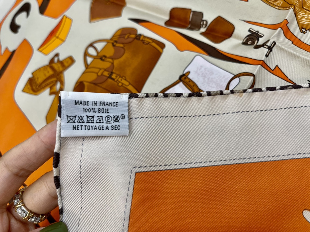 Hermes爱马仕『漫步巴黎』100%真丝方巾