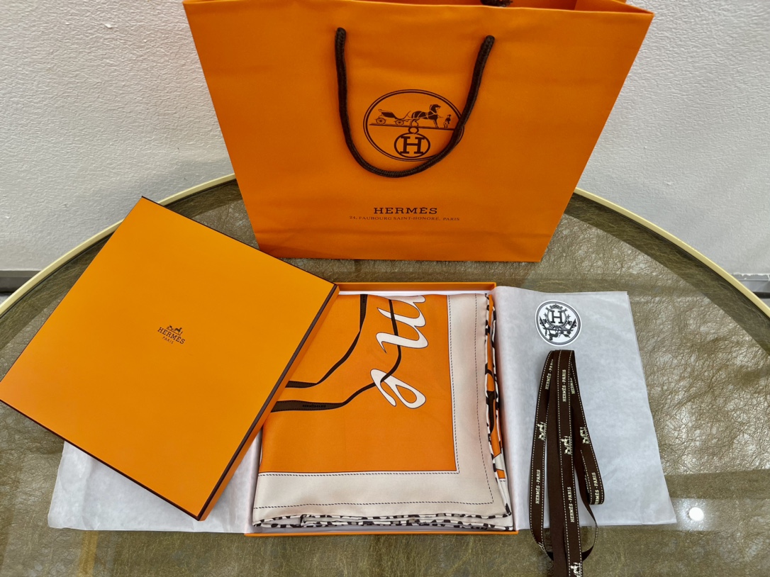 Hermes爱马仕『漫步巴黎』100%真丝方巾