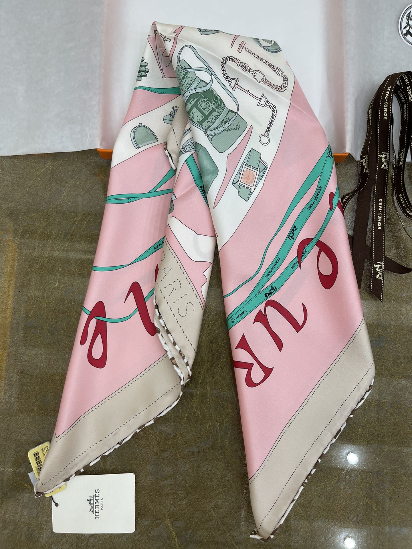 Hermes爱马仕『漫步巴黎』100%真丝方巾