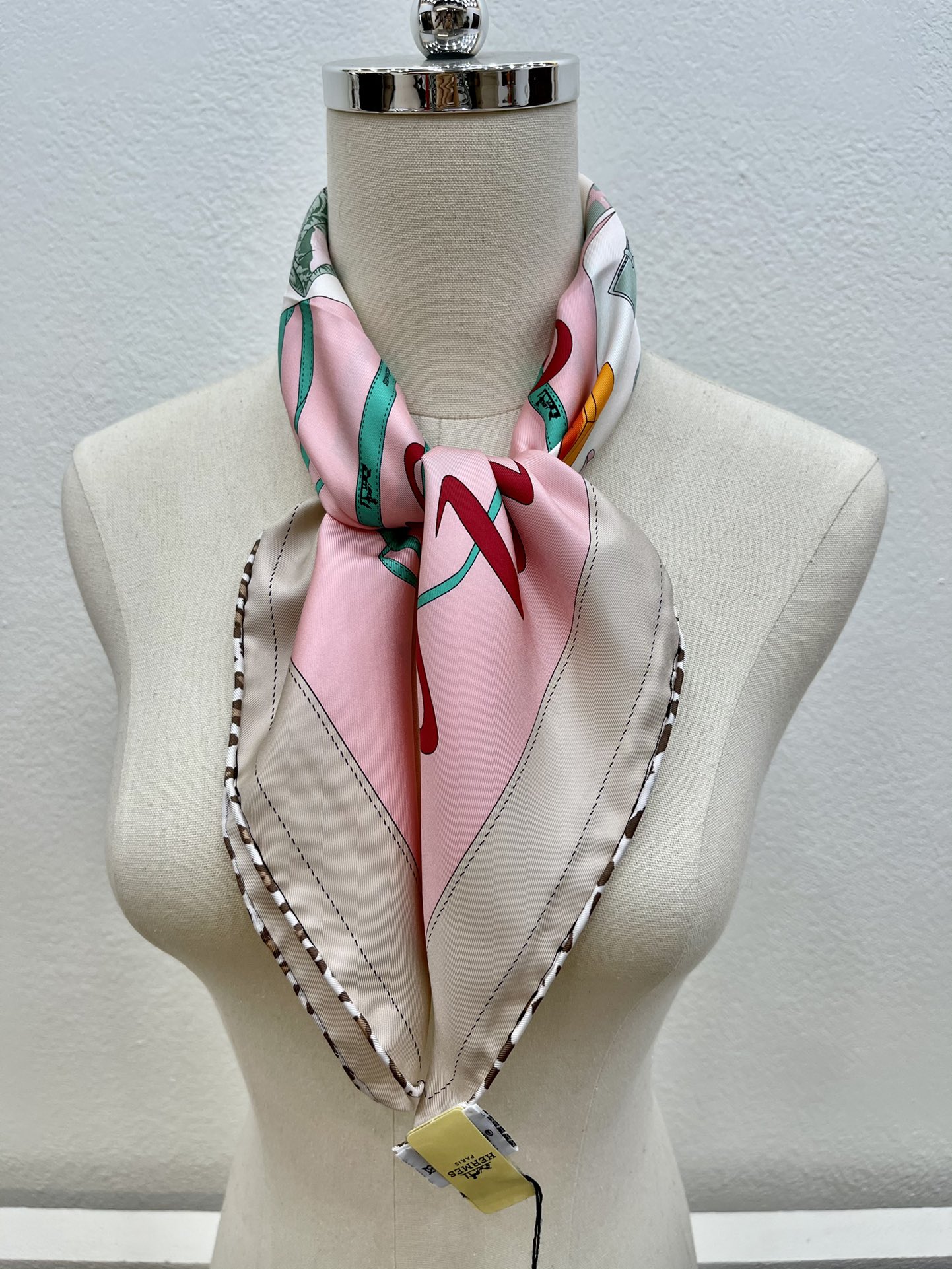 Hermes爱马仕『漫步巴黎』100%真丝方巾