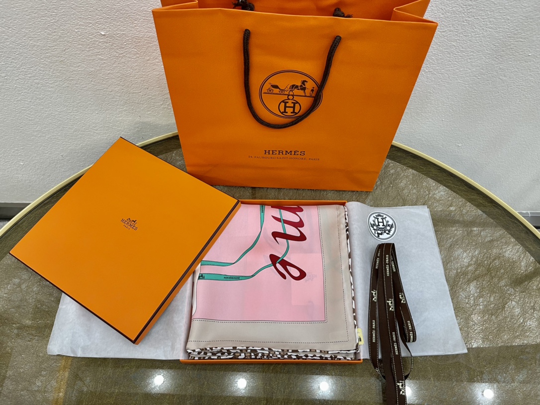 Hermes爱马仕『漫步巴黎』100%真丝方巾