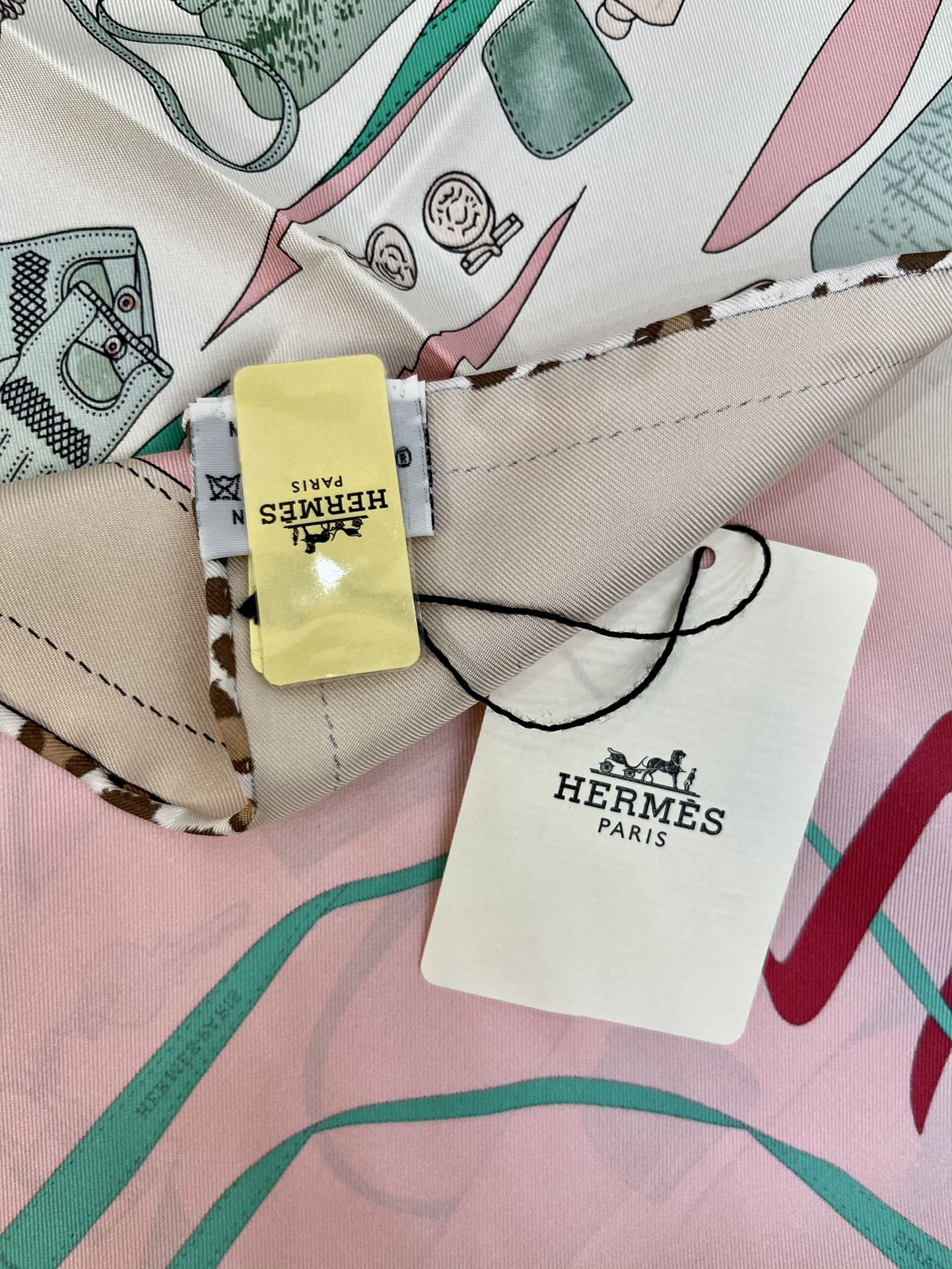 Hermes爱马仕『漫步巴黎』100%真丝方巾