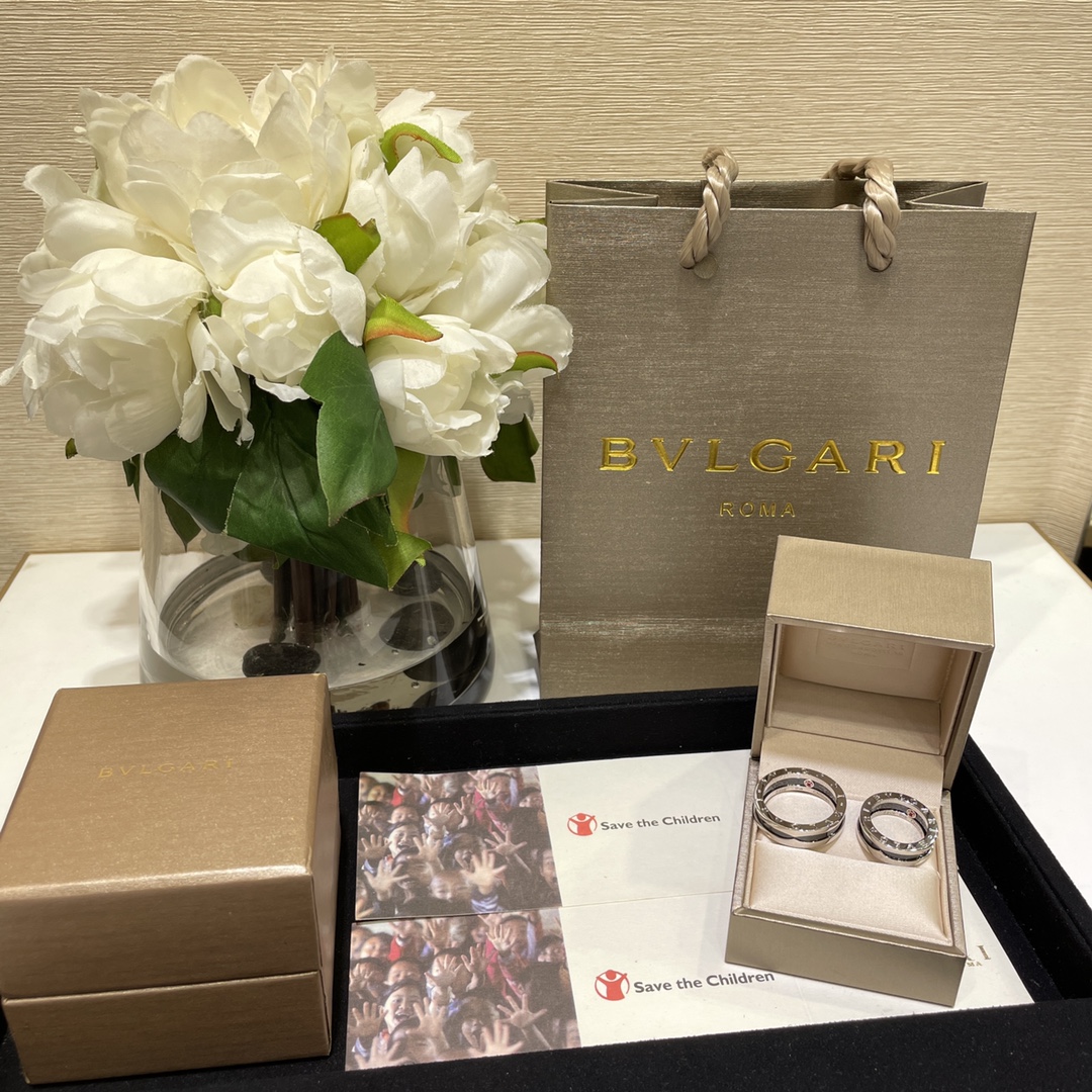 NO:647619,Ring details: Charity celebrity couple's ring. ZP customized version. Made of 925 sterling silver and black ceramic. The entire genuine product is dismantled. Custom-made ceramic. US code 5-6-7-8-9-10-11. The ring comes with a full set of packaging, ring, pure silver, Cardia high-end jewelry.19860909戒指细节 慈善小红人情侣款戒指 zp定制版材质925纯银黑陶瓷 整个正品全部拆出来.陶瓷定制的. 美码5-6-7-8-9-10-11 戒指带全套包装,,ring,pure silver,卡迪亚高端饰品,Jewelry