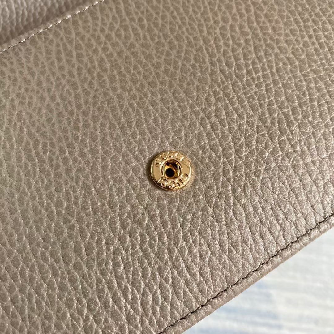 🔥🔥🔥新款～WOC链条系列🍀专柜各种断货的节奏🌲街拍、旅行拍照的必备神器，款式小巧但容量很大🍃放下手机现金唇膏等小物件毫无压力，💯进口五金皮料,原版开模，专柜品质💐款号：510314🌾尺寸：20*13*6cm