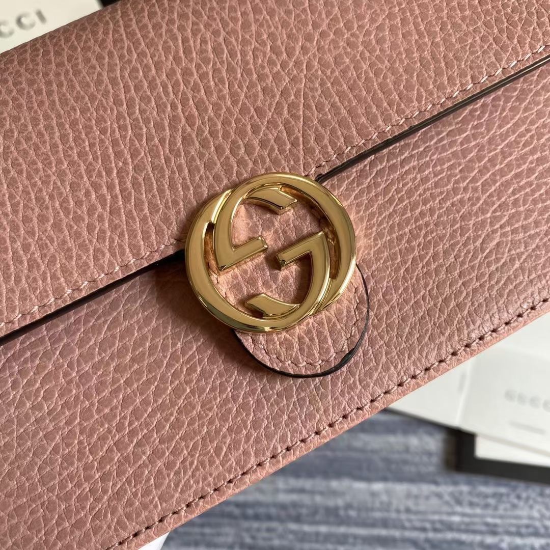 🔥🔥🔥新款～WOC链条系列🍀专柜各种断货的节奏🌲街拍、旅行拍照的必备神器，款式小巧但容量很大🍃放下手机现金唇膏等小物件毫无压力，💯进口五金皮料,原版开模，专柜品质💐款号：510314🌾尺寸：20*13*6cm