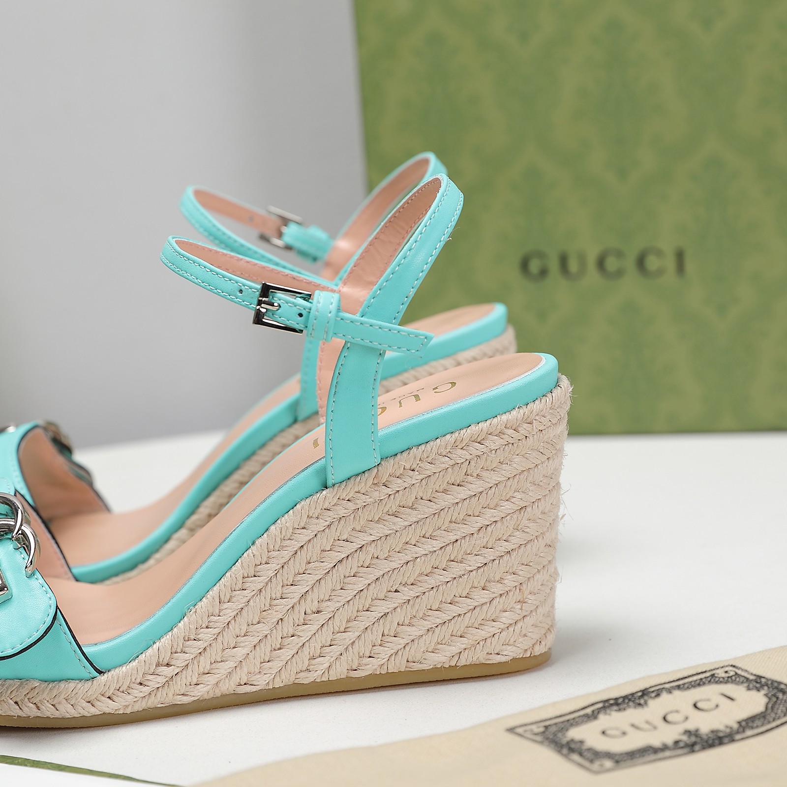 . Versión de gama alta 2021 Gucci Gucci nuevo talón inclinado sandalias de plataforma de agua Este p